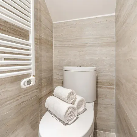 For 4 People Near Montparnasse Parigi